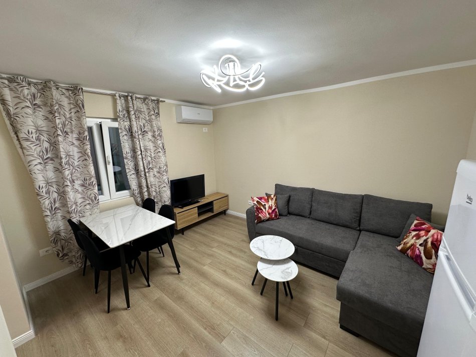 Tirane, jepet me qera apartament 2+1 Kati 5, 70 m² 65.000 lekë (Rruga e Elbasanit)