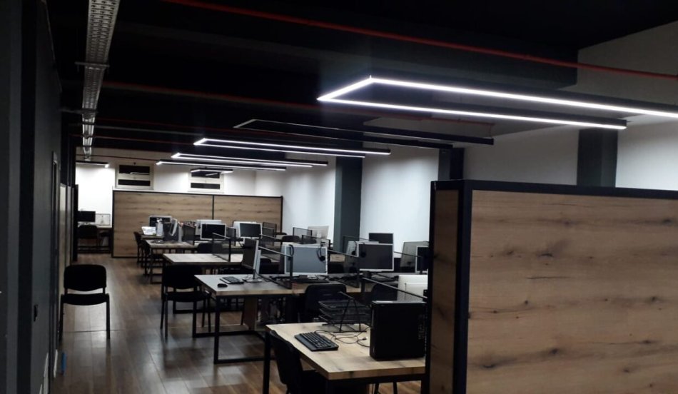 Tirane, jepet me qera ambjent biznesi Kati 0, 2.500 € (Kongresi i Lushnjes.)