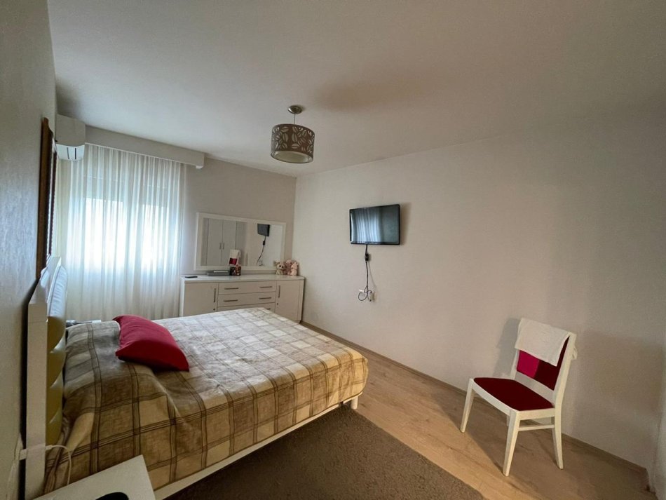 Tirane, shitet apartament 4+1 Kati 4, 224 m² 360.640 € (Dogana, Syri TV)