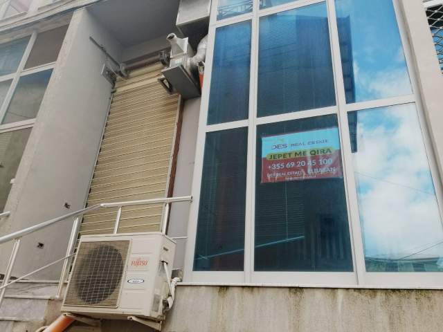 Elbasan, jepet me qera ambjent biznesi 45 m² 20.000 Leke