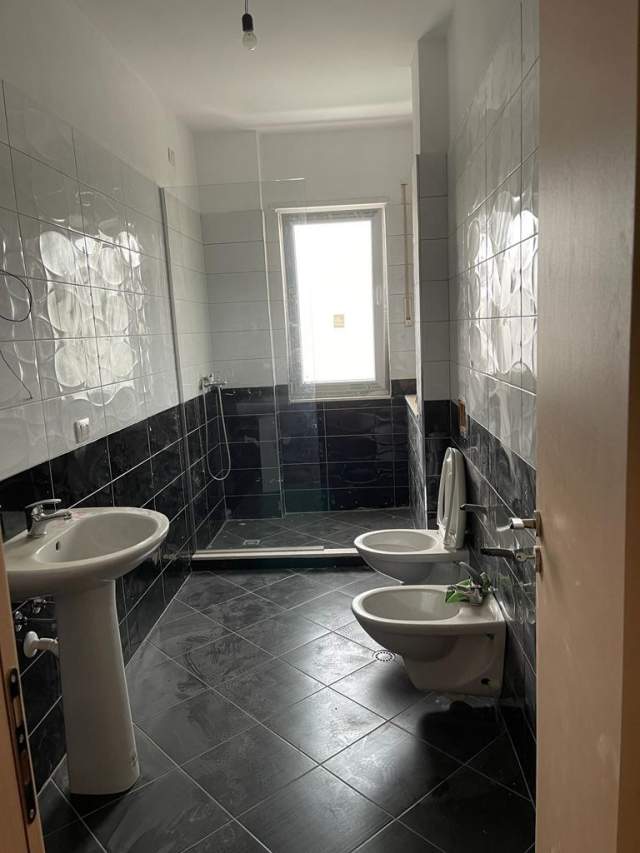 Tirane, shitet apartament 1+1+BLK Kati 1, 86 m² 90.000 Euro