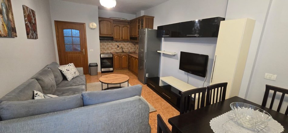Tirane, jepet me qera apartament 1+1 Kati 7, 55 m² 500 € (Rruga e Kavajes)