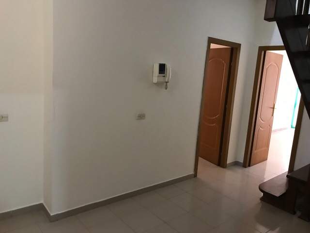 Tirane, jepet me qera ambjent biznesi 165 m² 800 Euro
