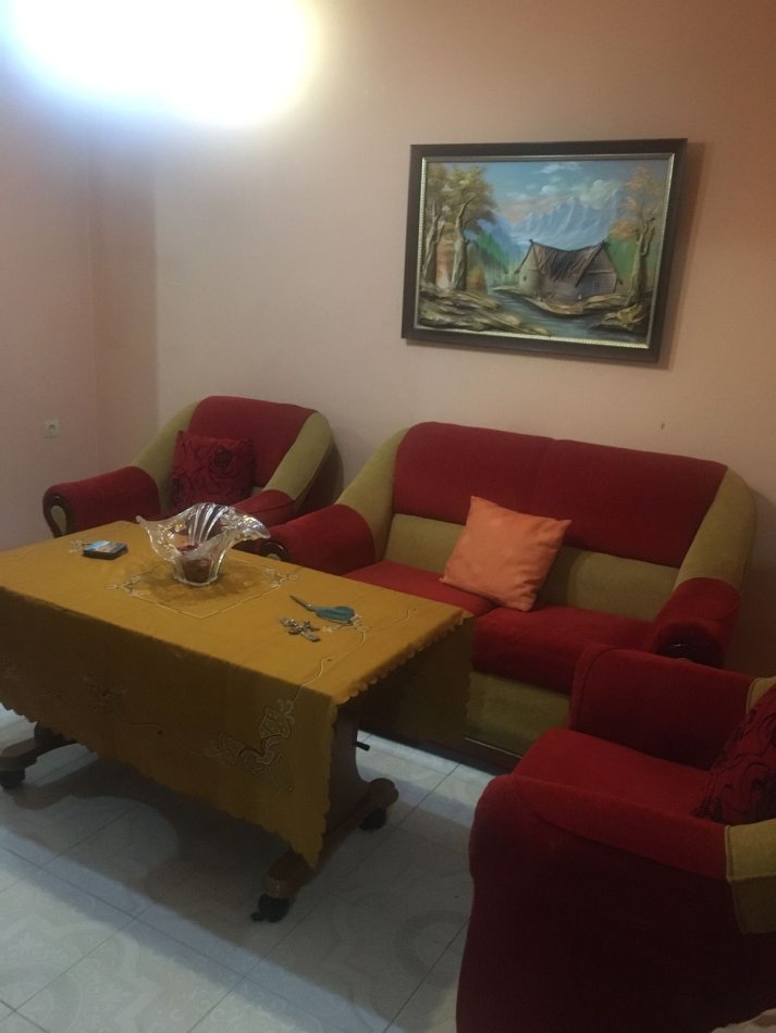 Tirane, jepet me qera apartament 2+1 Kati 3, 63 m² 400 € (Kinostudio)