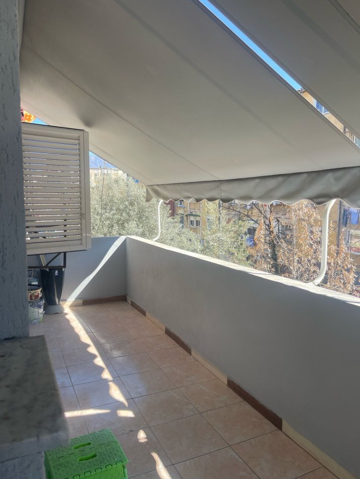 Tirane, shitet apartament 2+1+Ballkon Kati 3, 85 m² 158.000 € (Rruga e Kavajes)
