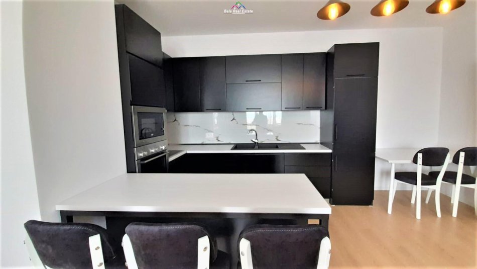 Tirane, jepet me qera apartament 1+1+Ballkon Kati 10, 70 m² 550 € (farmacia 10)