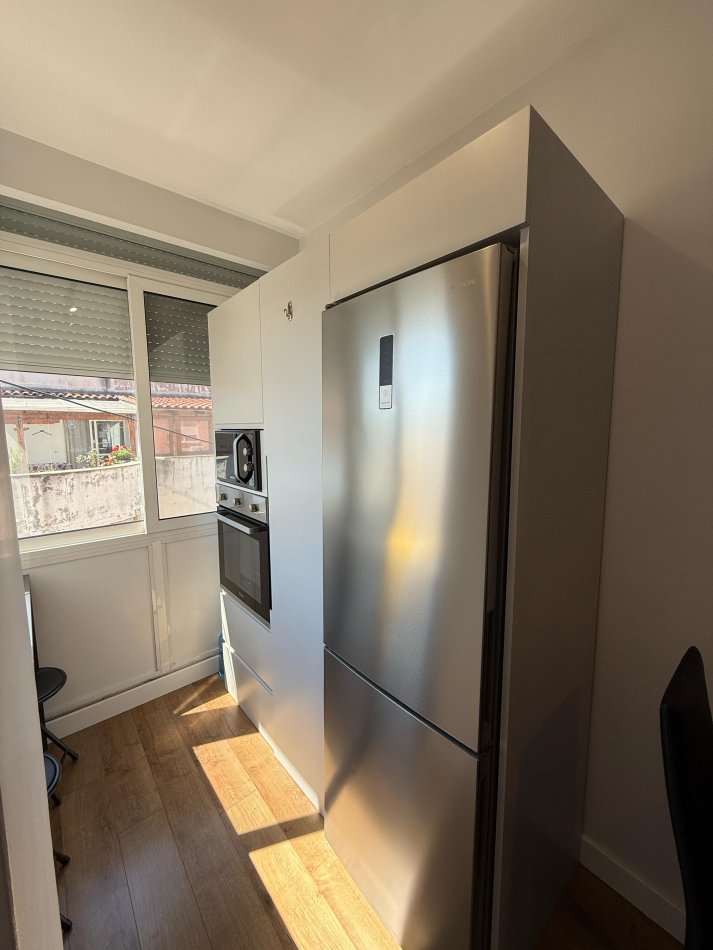 Tirane, jepet me qera apartament 1+1 Kati 4, 70 m² 700 € (Komuna e Parisit)