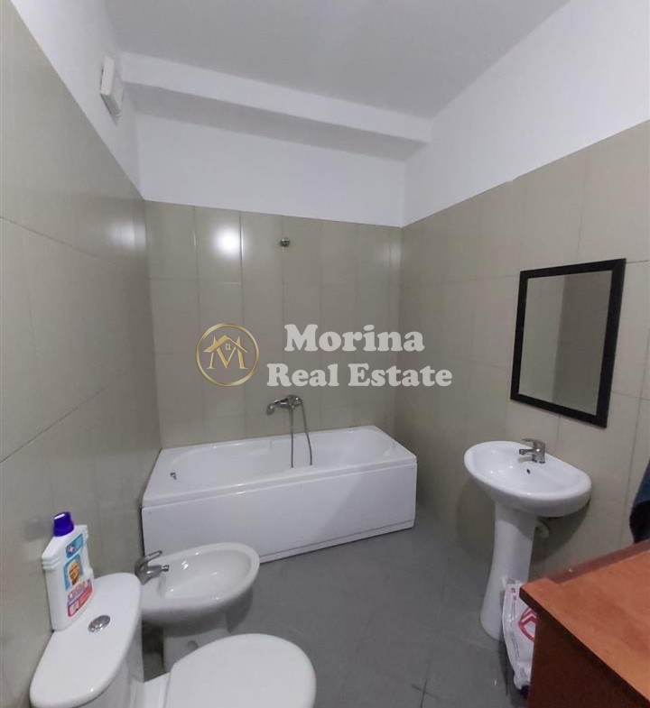 Tirane, jepet me qera apartament 2+1 Kati 1, 120 m² 500 € (Liqeni i Thate)