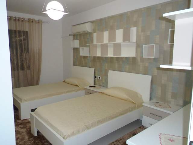 Tirane, jepet me qera apartament Kati 5, 120 m² 650 Euro (Komuna e Parisit)