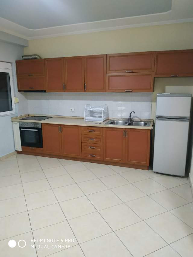 Tirane, jepet me qera apartament 2+1 Kati 4, 95 m² 38.000 Leke (Selvia)