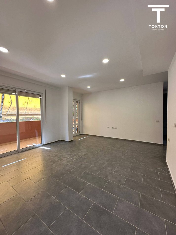 Tirane, jepet me qera 2+1 , 400 € (Muhamet Deliu)