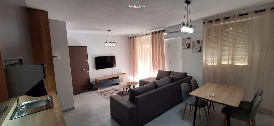 Tirane, jepet me qera apartament 2+1 Kati 1, 80 m² 390 € (fresku)