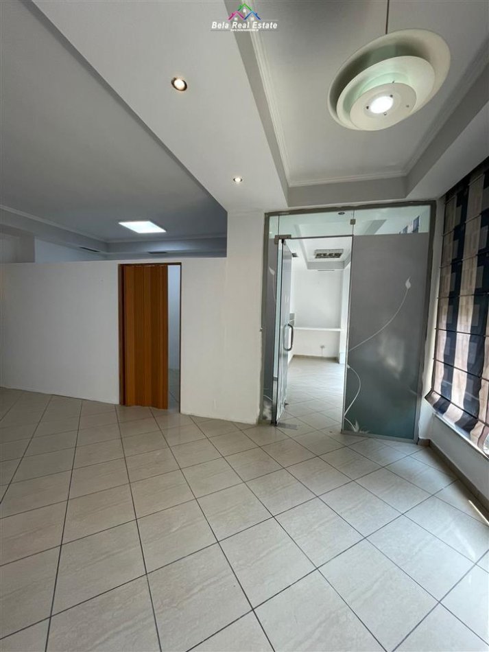 Tirane, jepet me qera zyre Kati 2, 60 m² 600 € (Rrugen E Kavajes)