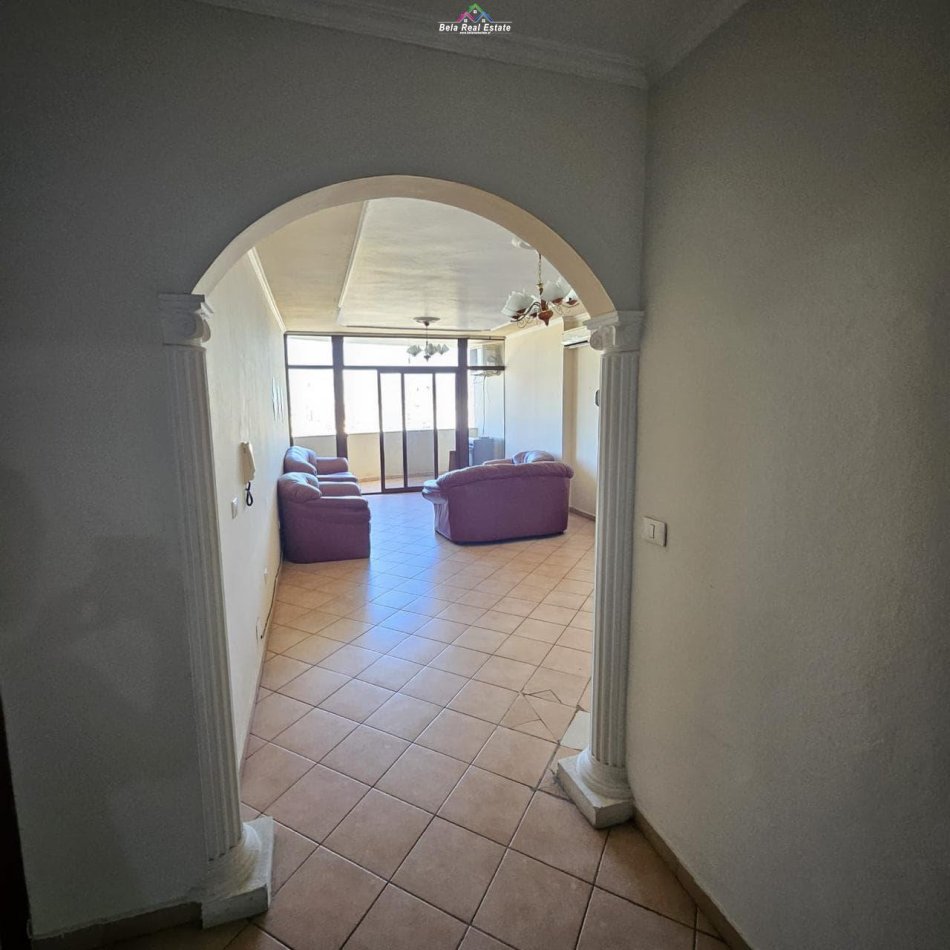 Tirane, jepet me qera apartament 1+1+Ballkon Kati 11, 100 m² 550 € (ish parku)