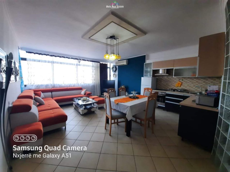 Tirane, jepet me qera apartament 3+1 Kati 9, 130 m² 800 € (rruga e kavajes)