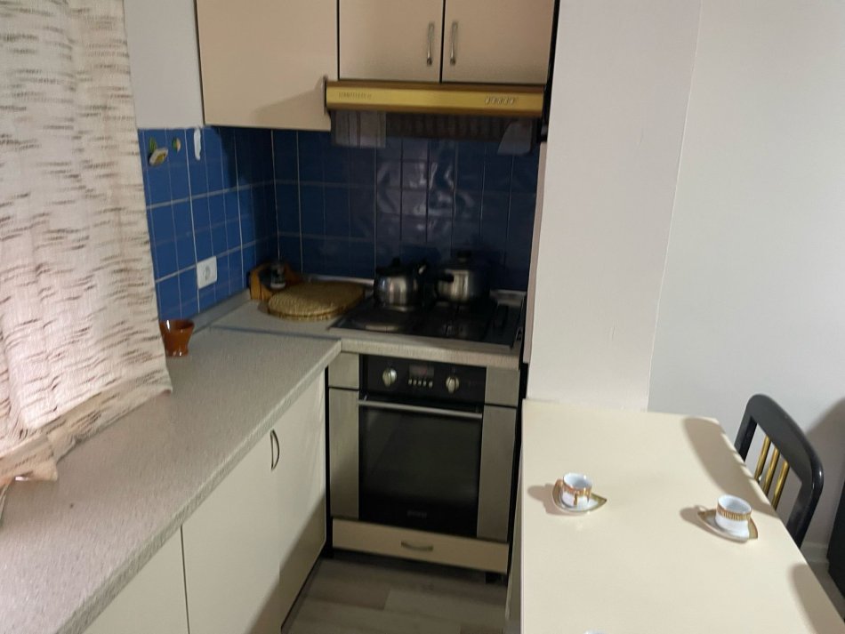 Tirane, jepet me qera apartament 1+1 Kati 5, 65 m² 500 € (Rruga Myslym Shyri)