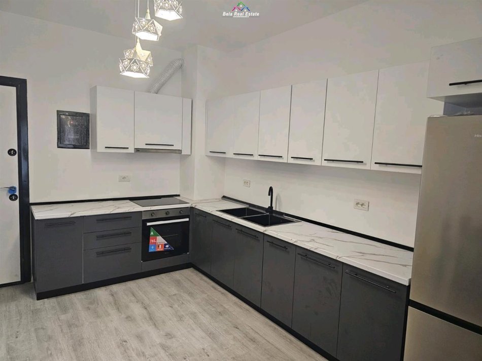 Tirane, jepet me qera apartament 1+1+Ballkon Kati 3, 80 m² 600 € (5 maji)