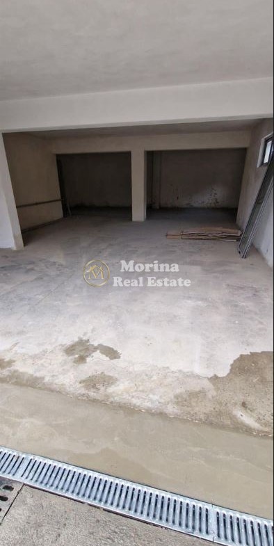 Tirane, jepet me qera magazine Kati 0, 360 m² 750 € (Ish Dogana)