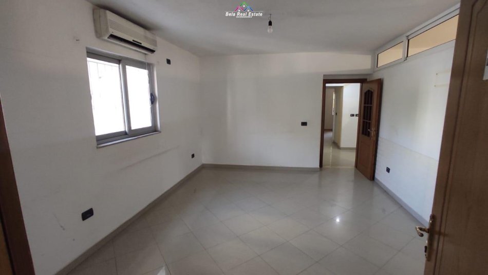 Tirane, shes apartament 4+1 , 156 m² 210.000 € (Rruga budi)
