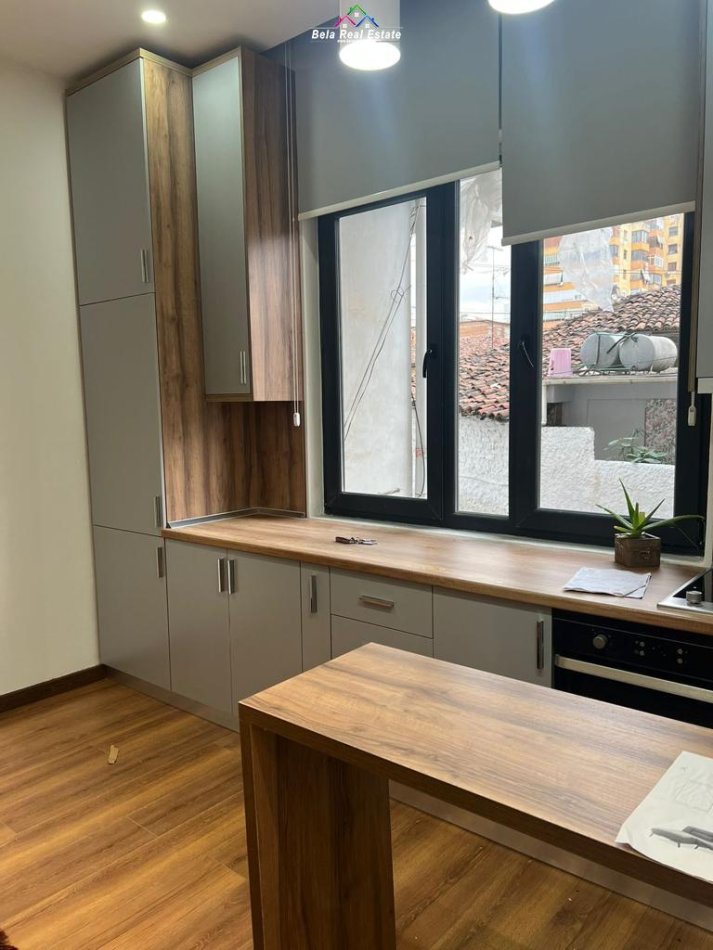 Tirane, jepet me qera apartament 1+1+Ballkon Kati 1, 65 m² 600 € (qender)