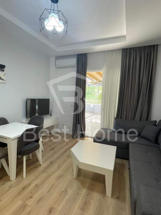 Tirane, shes apartament 1+1+BLK Kati 1, 95 m² 200.000 Euro (Rruga Rrapo Hekali, Casa Blanca Pizzeria)