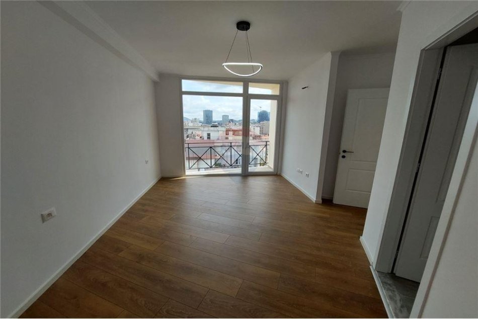 Tirane, shitet apartament 2+1, Kati 9, 102 m² 215,000 € (Rruga Barikadave)