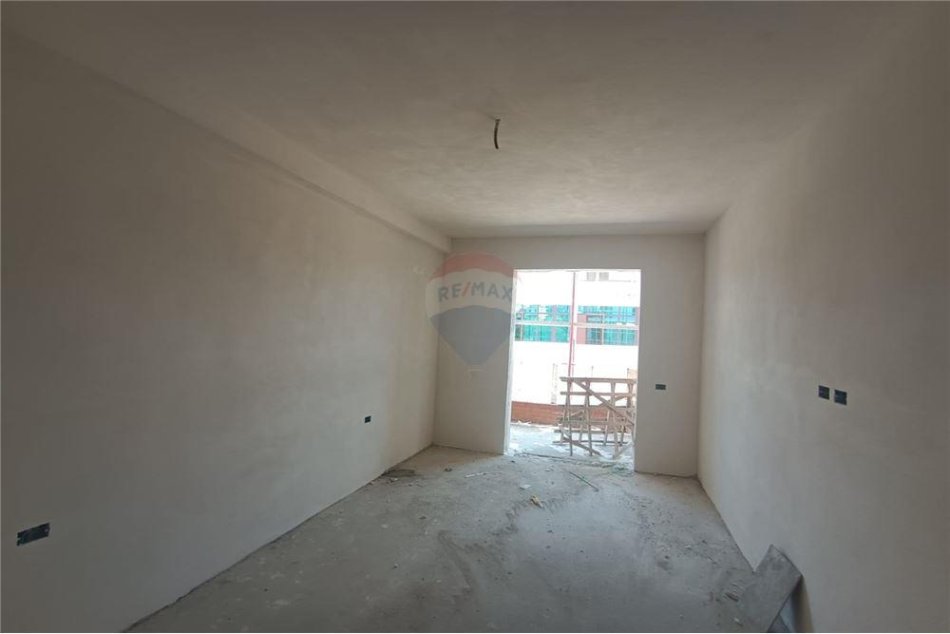 Tirane, shitet apartament 1+1 Kati 5, 75 m² 91.000 € (rruga lidhja e prizrenit - Treni - Bulevardi i Ri)