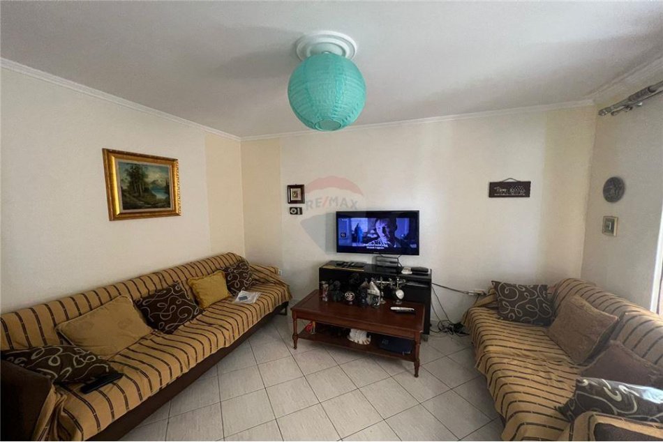 Tirane, shitet apartament 1+1 Kati 5, 60 m² 86.000 € (Hysen Xhura - Porcelan)
