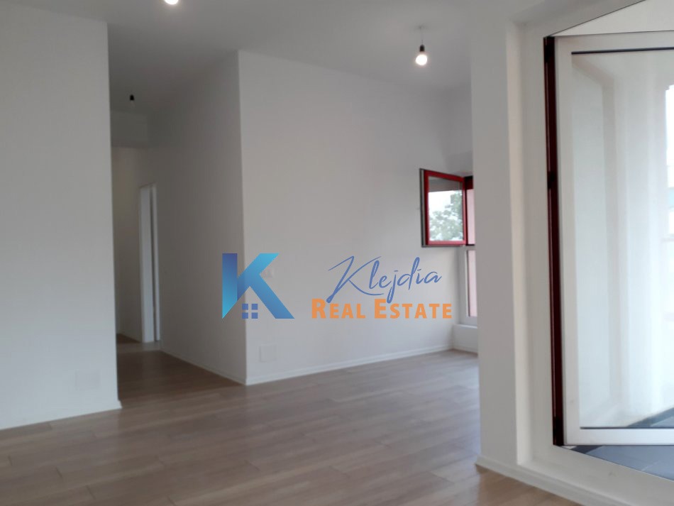 Tirane, shitet apartament 1+1 Kati 3, 68 m² 90.000 € (Ali Dem, kompleksi Mangalem)