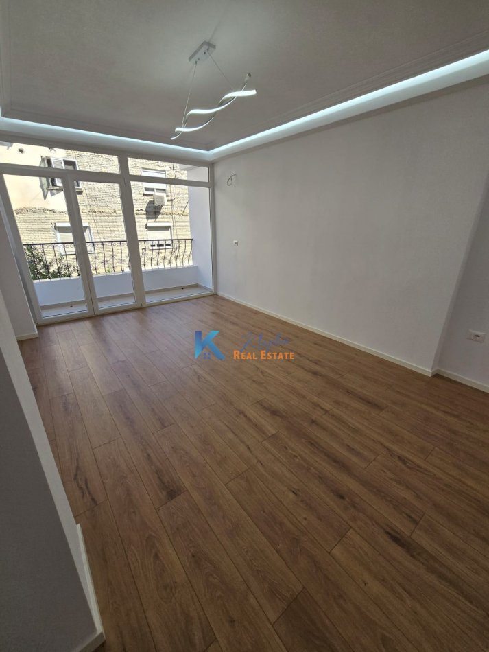 Tirane, shitet apartament 2+1 Kati 3, 73 m² 160.000 € (Rruga e Elbasanit, afer Ambasades Amerikane)