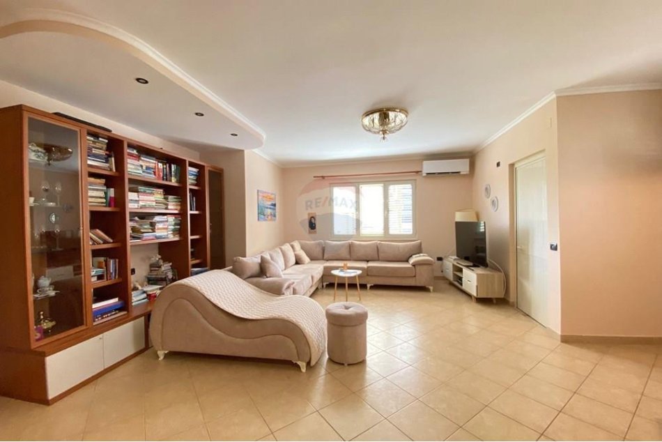 Tirane, shitet apartament 2+1 Kati 4, 128 m² 255.000 € (Tirana e Re - Liqeni i Tiranës)