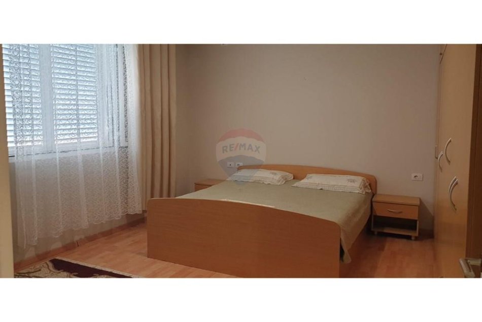 Tirane, jepet me qera apartament 2+1 Kati 3, 140 m² 500 € (3 Vellezrit Kondi - Qyteti Studenti - Vilat Amerikane)