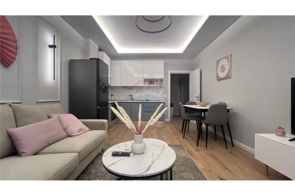 Tirane, shitet apartament 2+1 , 100 m² 220.000 € (Rrruga Hasan Alla - Komuna e Parisit - Kristal Center)