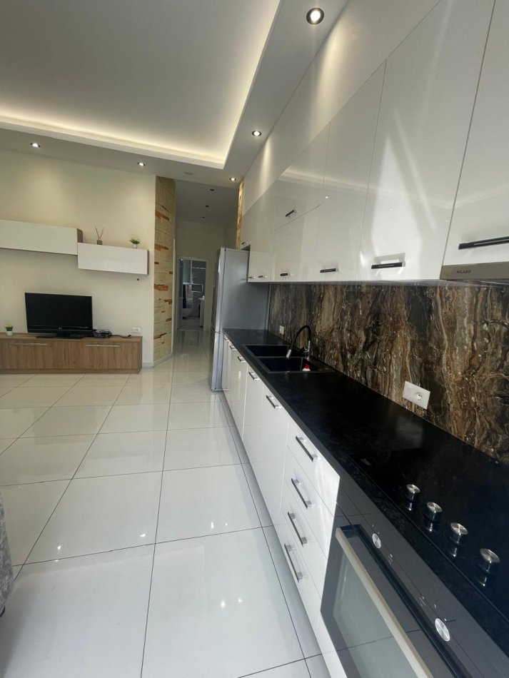 Tirane, jepet me qera apartament 2+1 Kati 2, 100 m² 550 € (rruga Jordan Misja)