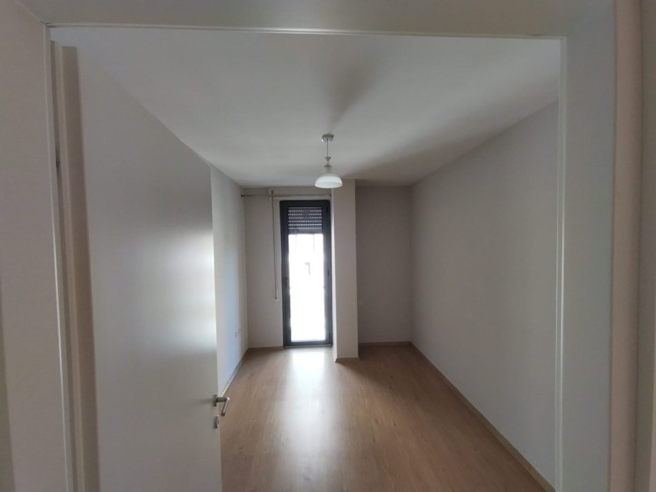Tirane, jepet me qera apartament 2+1 Kati 3, 90 m² 550 € (Don Bosko)