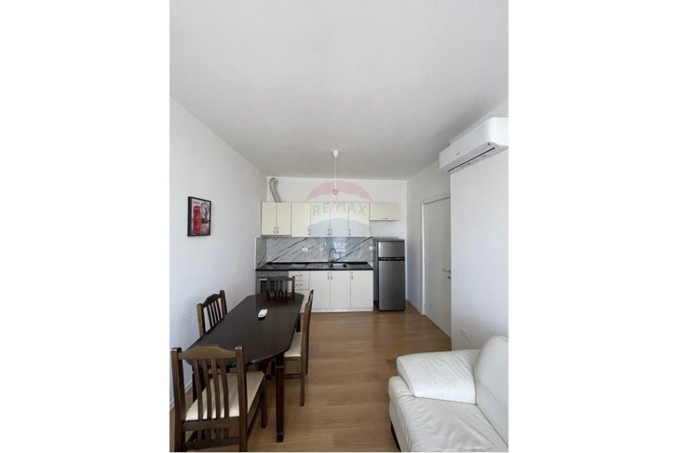 Tirane, jepet me qera apartament 2+1 Kati 3, 95 m² 450 € (Shkolla e Baletit - Tregu Elektrik)