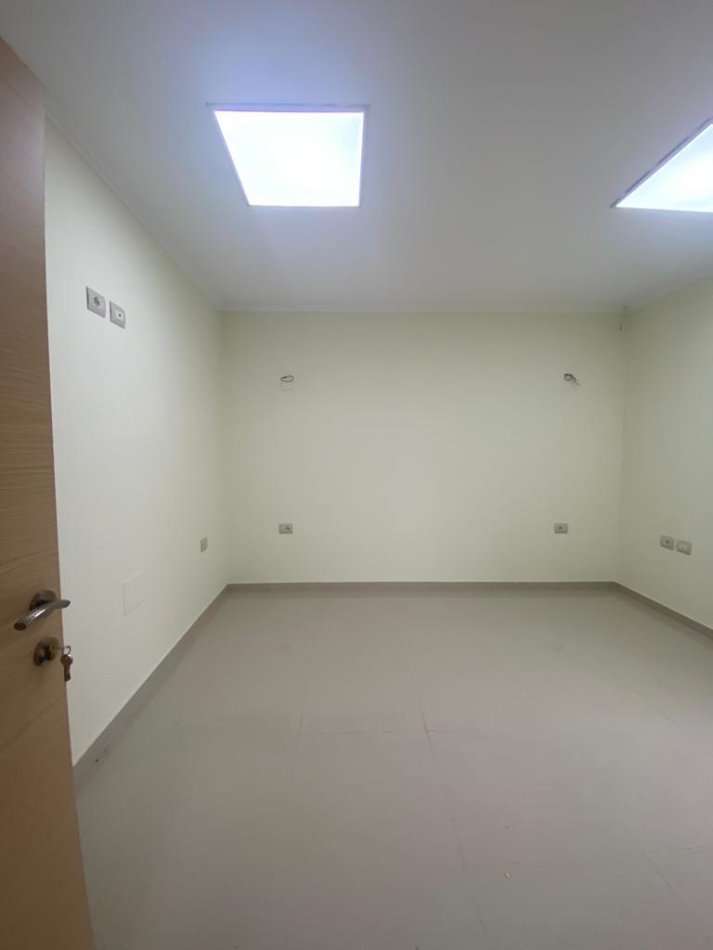 Tirane, jepet me qera zyre Kati 2, 60 m² 600 € (rruga Bardhyl)