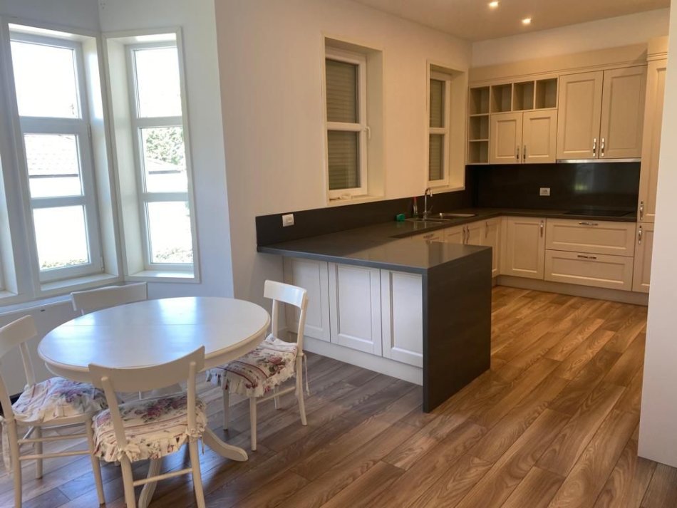 Tirane, jepet me qera Vile 3+1 Kati 2, 221 m² 5.000 € (Mullet)