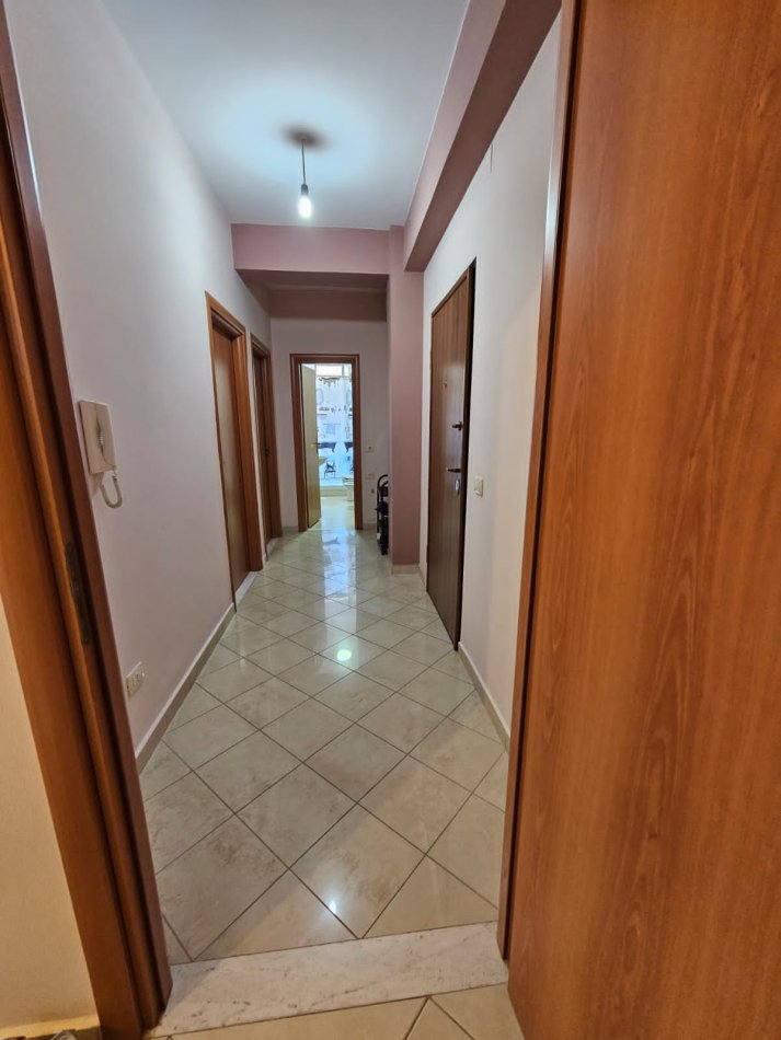 Tirane, jepet me qera apartament 2+1 Kati 4, 104 m² 500 € (Kopshti Botanik)