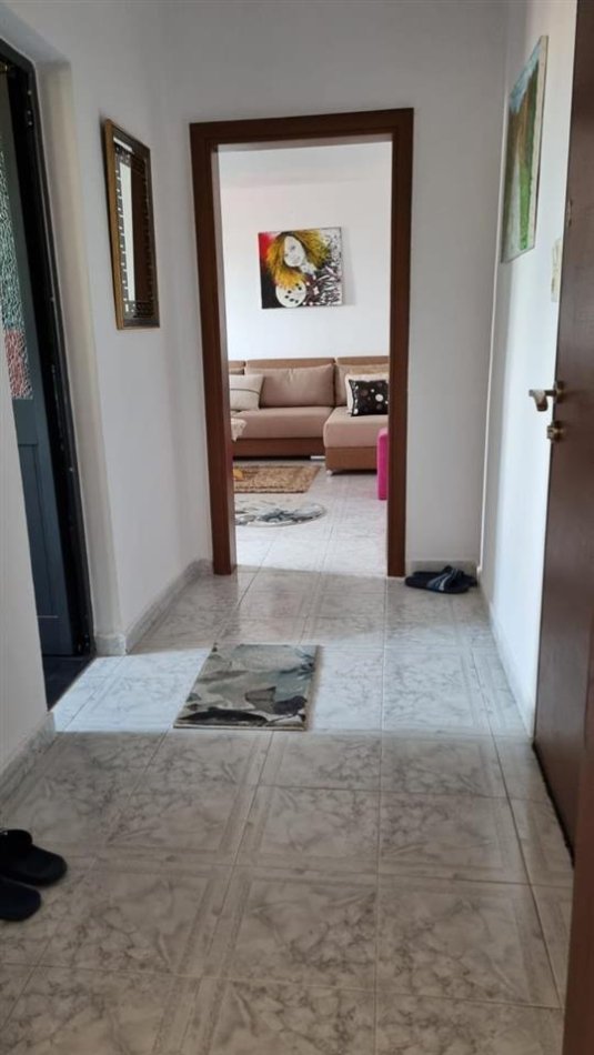 Tirane, jepet me qera apartament 1+1 Kati 5, 55 m² 400 € (Ali Demi)