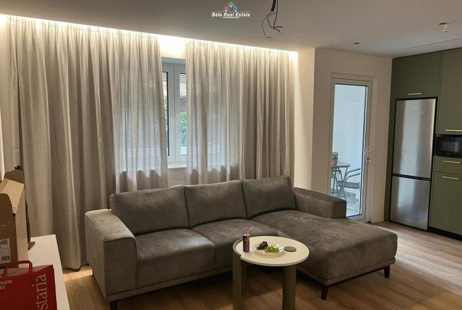 Tirane, jepet me qera apartament 2+1 Kati 1, 90 m² 1.500 € (qender)
