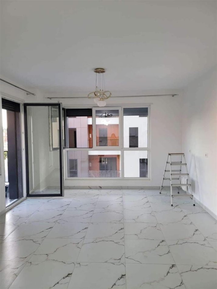 Tirane, jepet me qera apartament 2+1 Kati 2, 100 m² 500 € (Laprake)