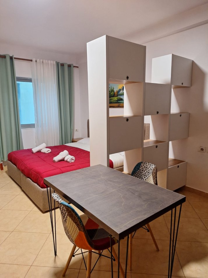 Tirane, shes garsonier 2+1+Aneks+Ballkon Kati 1, 93 m² 184.000 € (rruga Durresit)