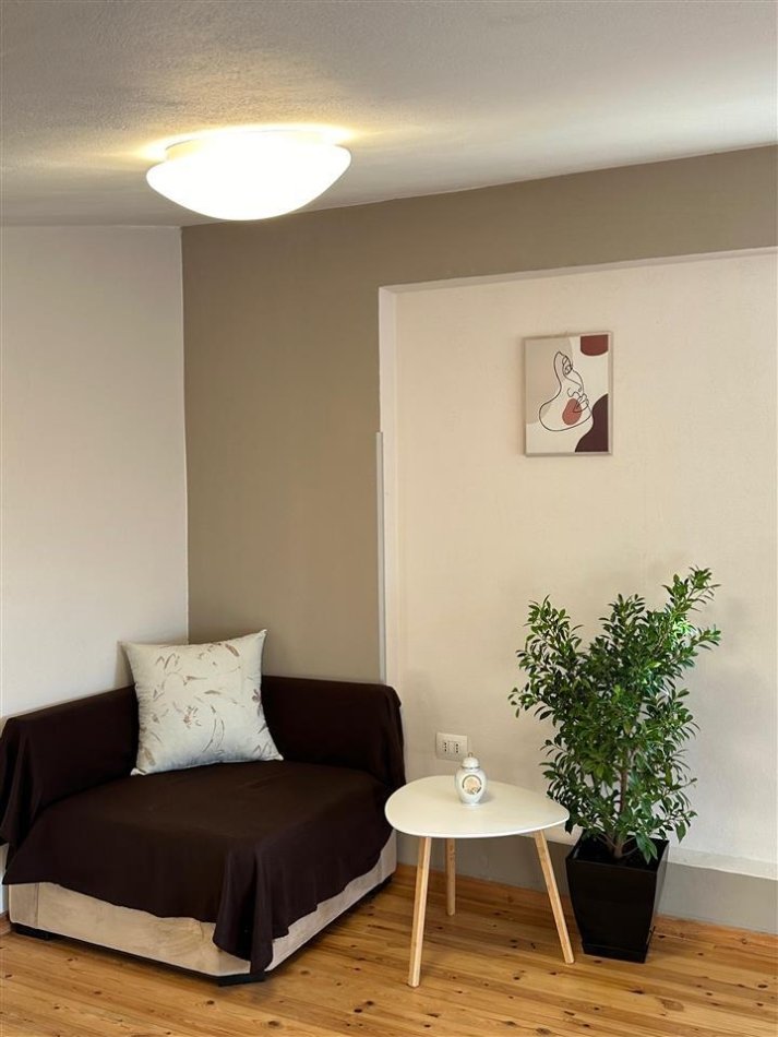 Tirane, jepet me qera apartament 2+1 Kati 6, 110 m² 480 € (FRESKU)