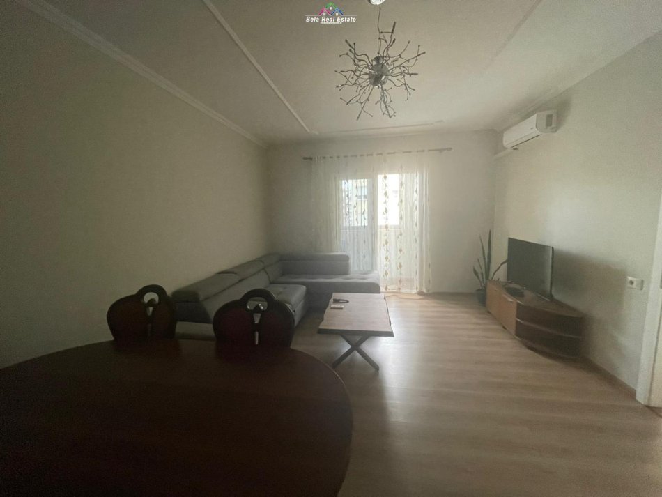 Tirane, jepet me qera apartament 1+1 Kati 4, 70 m² 500 € (Shkolla e Baletit)