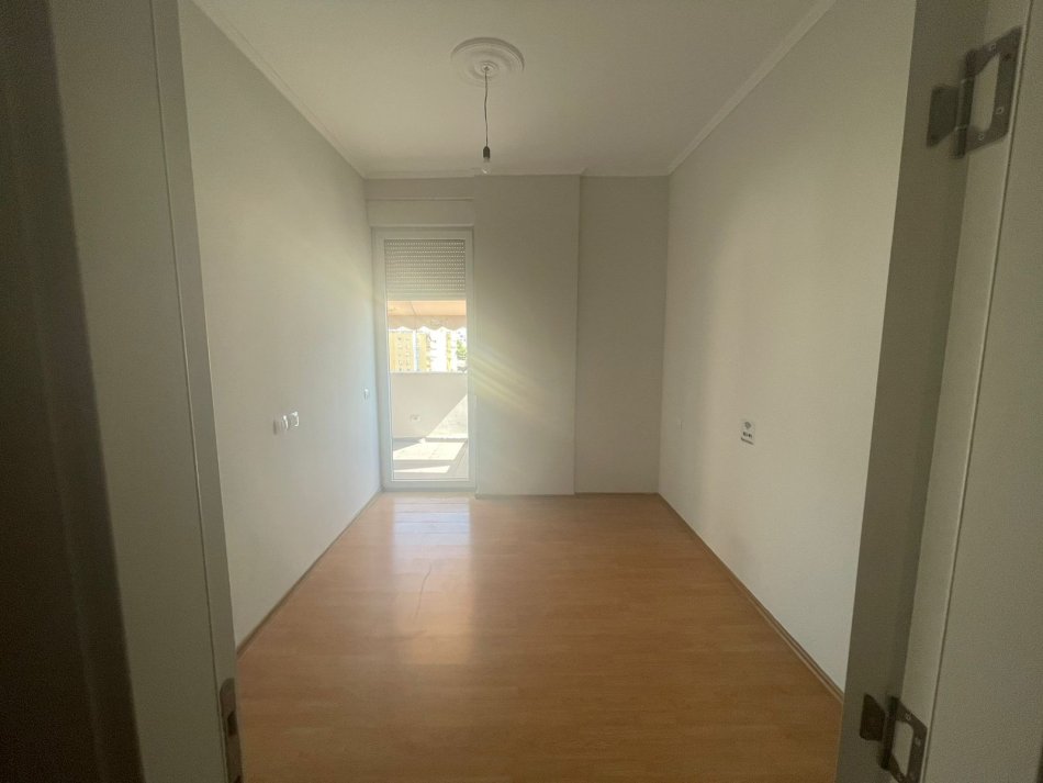 Tirane, jepet me qera zyre Kati 8, 72 m² 500 € (21 dhjetori)