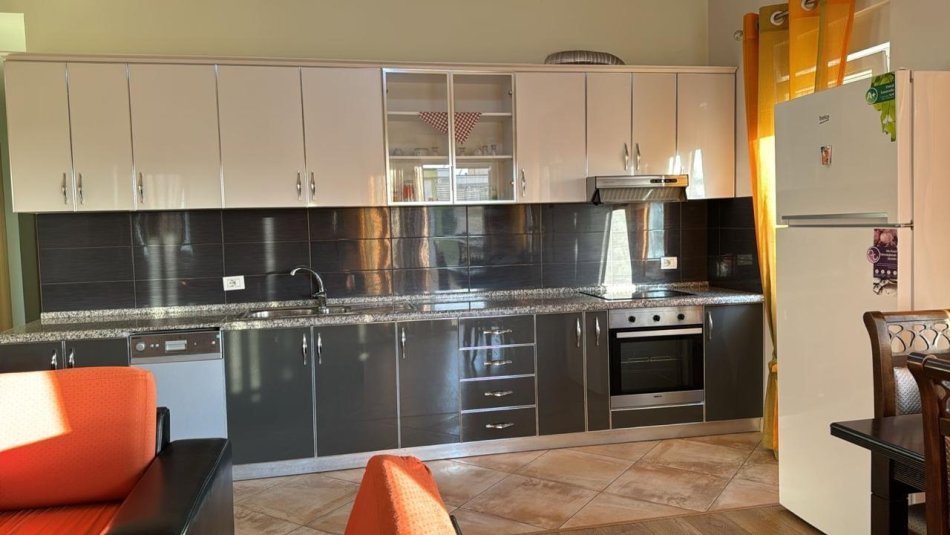 Tirane, jepet me qera apartament 2+1 Kati 5, 104 m² 500 € (fresku)