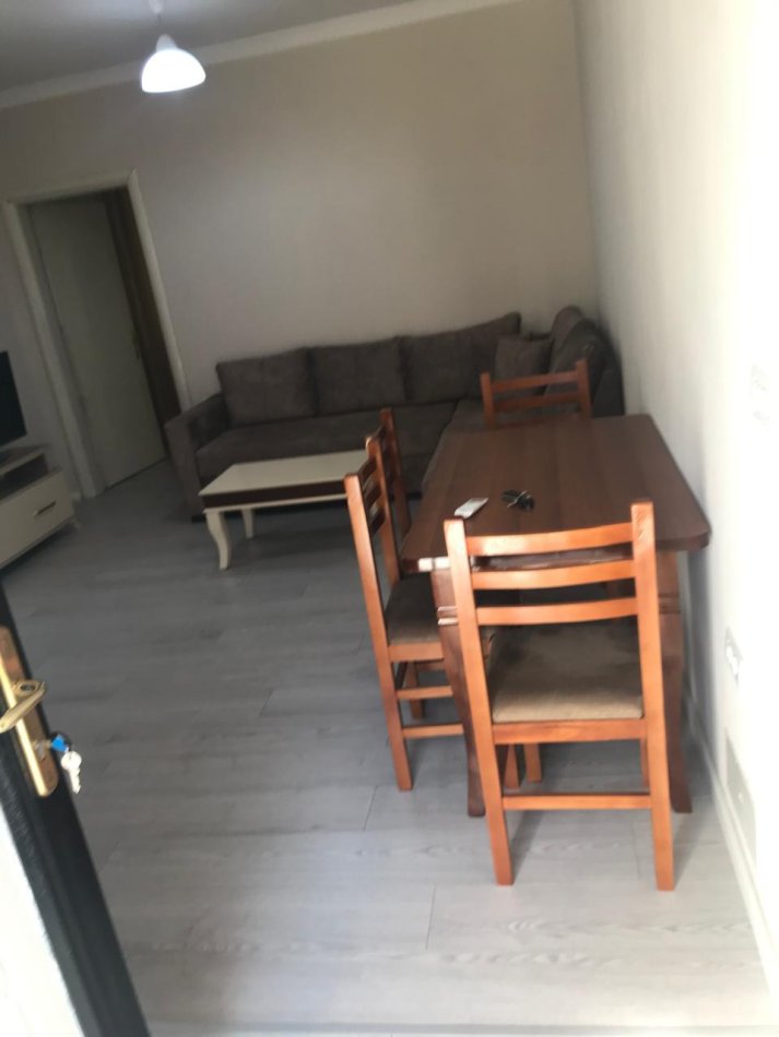 Tirane, jepet me qera Vile 2+1 Kati 1, 70 m² 70 € (qytet studenti)