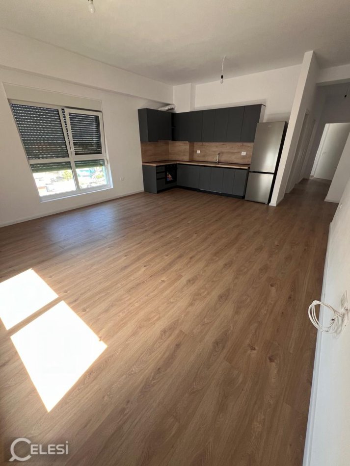 Shqiperi, jepet me qera apartament 2+1 Kati 7, 110 m² 400 € (ali demi)