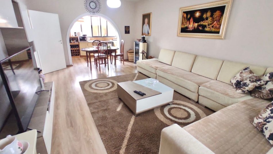 Me Qera: Shtepi 2+1+Kuzh. me Vete & 3 Vende Parkimi (Oborr) Fusha e Aviacionit - PARKET, Kondicioner ** 620 Euro/Muaj **